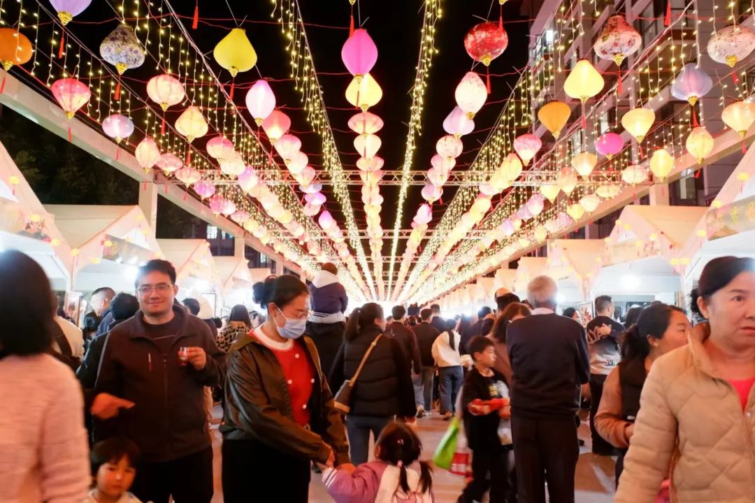脆皮養生局，國潮新體驗——臨滄中醫夜市之雙江專場火熱持續